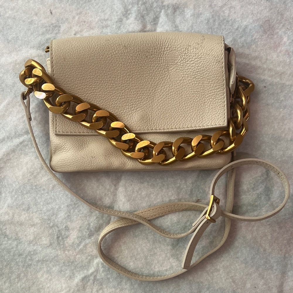 Viola Castellani | Bags |
Genuine Leather Cream with gold chain.